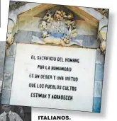  ??  ?? ITALIANOS. Fueron víctimas de xenofobia. En Parque Patricios, homenaje a las víctimas.