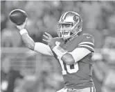  ?? AP ?? 49ers quarterbac­k Jimmy Garoppolo (10) passes against the Seahawks on Monday.