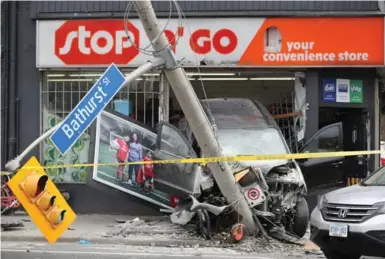  ?? STEVE RUSSELL/TORONTO STAR ?? Pedestrian­s came to the aid of a 66-year-old man and his female passenger after their car crashed at Bathurst and Harbord Sts.