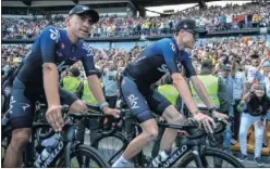  ??  ?? SKY. El equipo de Froome, Bernal y Sosa, protagonis­ta en Colombia.