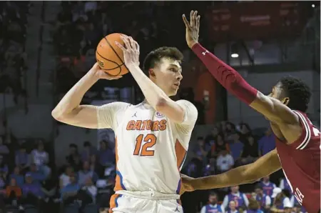  ?? LATE WEDNESDAY JAMES GILBERT/GETTY ?? Florida big man Colin Castleton scored 18 points on 7-of-10 shooting in Wednesday’s home victory over South Carolina.
UF 81, SOUTH CAROLINA 60