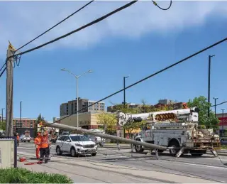  ?? ?? Fallen power lines on Merivale Road. Hydro Ottawa is looking to bury some lines following the May 2022 storm