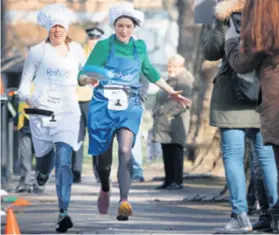  ??  ?? Tracy Crouch (lijevo) trenutačno je ministrica sporta i civilnog društva