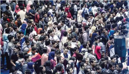  ??  ?? SURABAYA: Indonesian job seekers visit a job exhibition in Surabaya yesterday. According to the Indonesian bureau of Statistics (BPS), Indonesia’s economic 2016 grew 5.02 percent higher than 2015 at 4.88 percent. —AFP