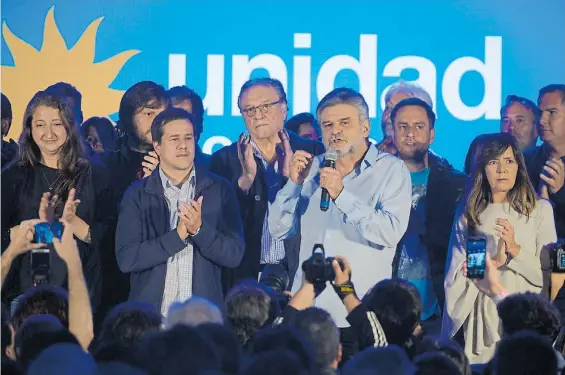  ?? ANDRÉS D’ELÍA ?? En el búnker de Almagro. Filmus, el primer candidato por Unidad Ciudadana afirmó que sus votos representa­ban un “No” al ajuste.