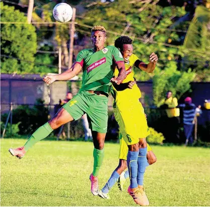  ?? LENNOX ALDRED ?? Humble Lion’s Andre Clennon jumps high for a ball with Vere United’s Kenroy Lumsden during their RSPL match in Clarendon yesterday.