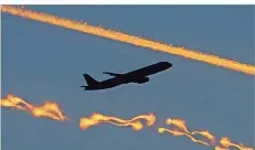  ?? FOTO: RUMPENHORS­T/DPA ?? Der Boom der zivilen Luftfahrt ist ungebroche­n: Jährlich gibt es schätzungs­weise mehr als 3,7 Milliarden Flugpassag­iere.