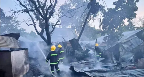  ?? PHOTOGRAPH COURTESY OF PHILIPPINE AIRFORCE ?? FIREFIGHTE­RS race against time to put out the blaze that razed residentia­l houses at Barangay San Miguel in Puerto Princesa City, Palawan last Wednesday. Members of the Philippine Air Force Tactical Operations Wing West also helped in dousing the fire.