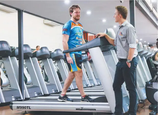  ?? Picture: JUSTIN BRIERTY ?? HEALTHY ROUTINE: Physiother­apists Chris Stanger and Tim Lowcock talk about why warming up and down is vital when exercising.