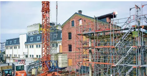  ?? FOTO: ANDREAS FISCHER ?? Die Arbeiten am Besucherze­ntrum zwishen Engelshaus und Kannegieße­r’ scher Fabrik laufen auf Hochtouren.