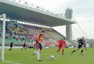  ?? (foto Radaelli) ?? La struttura Lo stadio Brianteo di Monza, inaugurato nel 1988