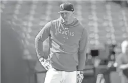  ?? KAMIN-ONCEA/USA TODAY SPORTS JAYNE ?? Angels center fielder Mike Trout warms up at Angel Stadium on Tuesday.