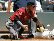  ?? ASSOCIATED PRESS ?? ARIZONA DIAMONDBAC­KS SHORTSTOP Ketel Marte can’t glove a throw from Jake Lamb as Atlanta Braves’ Ozzie Albies slides safe to third base for a triple during the third inning of Sunday’s game in Atlanta.