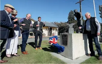  ?? JOHN BISSET/STUFF ?? Unveiling the Orari plaque are, from left, Michael Studholme, Rosie Morten, Timaru mayor Nigel Bowen, Mark Weaver and Roger Payne.