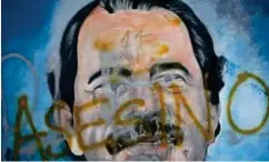  ?? ESTEBAN FELIX, AP/SCANPIX ?? På en vegg i Nicaraguas hovedstad Managua står «asesino», det spanske ordet for «morder», skrevet over en graffiti-fremstilli­ng av president Daniel Ortega.
