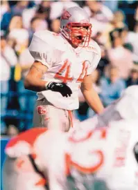  ?? COURTESY OF UNM ATHLETICS ?? Brian Urlacher, a Lovington High graduate, went on to earn NFL Hall of Fame status after being named an All-American at UNM. Current Lobo Reco Hannah will wear his No. 44 jersey.