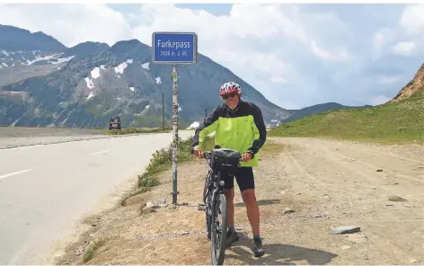  ?? FOTOS: SIEVERING ?? Auch Touren im Alpenraum mit zahlreiche­n Passstreck­en – hier am Furkapass – hat Bernd Sievering schon gemacht.