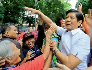  ?? Reuters ?? Ferdinand ‘Bongbong’ Marcos, son of late dictator Ferdinand Marcos, greets his supporters upon arrival at the Supreme court in Padre Faura, Metro Manila, on Monday. —