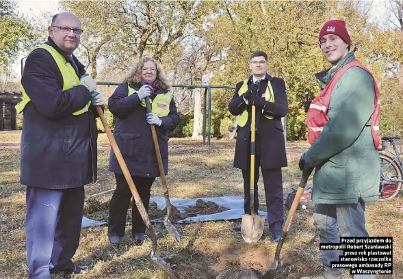  ??  ?? Przed przyjazdem do metropolii Robert Szaniawski przez rok piastował stanowisko rzecznika prasowego ambasady RP w Waszyngton­ie