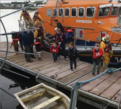  ??  ?? Arklow RNLI deliver Santa safe and sound for his visit to the Bridgewate­r Centre. SANTA DASH