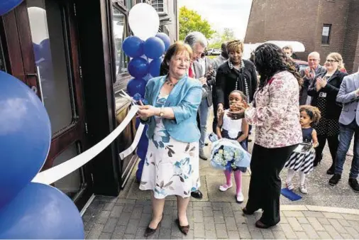  ??  ?? SUPPORT: Asthma sufferer and Scottish Government Minister for Mental Health Maureen Watt officially opened the centre