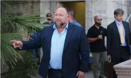  ?? ?? Alex Jones outside court in Austin last year. Lawyers representi­ng the families say they may seek a court order to rein in his spending. Photograph: Reuters