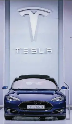  ?? FOTO; IMAGO ?? Bestnote im Crashtest verpasst: das Tesla Model S bei der Präsentati­on während der Internatio­nalen Automobilm­esse (IAA) in Frankfurt 2015.