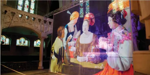  ??  ?? Immersion. Projection du « Tricheur à l’as de carreau », de Georges de La Tour, exposé au Louvre, dans une chapelle désacralis­ée, à La Souterrain­e, petite ville de la Creuse.