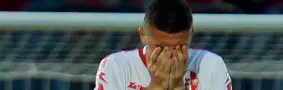  ??  ?? In lacrime Luca Marrone, difensore del Bari, al termine della partita di Cittadella