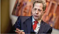  ?? Foto: Michael Kappeler, dpa ?? Verfassung­sschutz Chef Hans Georg Maaßen hält die Gefahr durch den IS für unver ändert: „Es gibt ein globales Cyber Kalifat.“