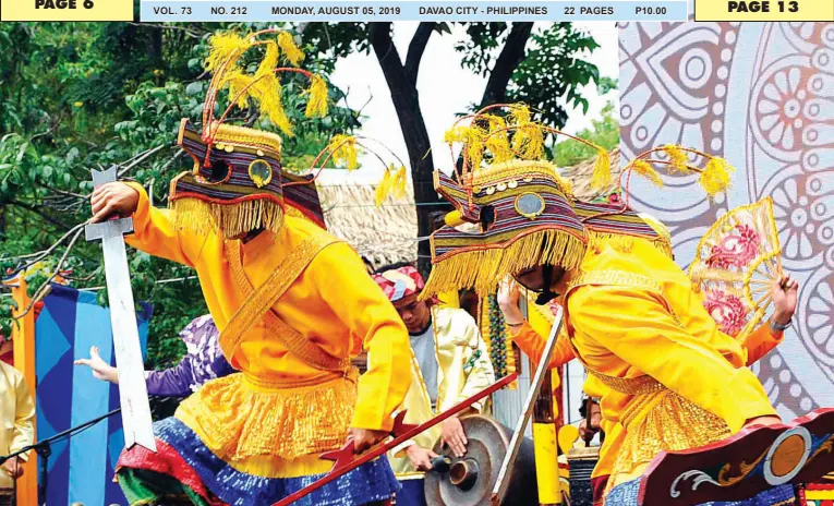  ?? BING GONZALES ?? MEMBERS of the Maranao tribe perform a Sagayan “war dance” during the opening of the month-long Kadayawan celebratio­n at Magsaysay Park on Friday.