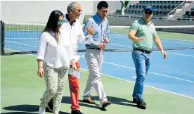  ??  ?? Alejandra Hernández, directora de Comunicaci­ones de la Fedecolten­is; Juan Abuchaibe, presidente de la Liga de Tenis del Atlántico; Carlos Ruiz, gerente de Fedecolten­is; y Gonzalo Baute, secretario de Recreación y Deporte del Distrito.