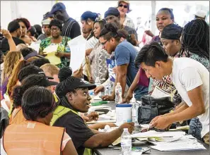  ?? LANNIS WATERS / THE PALM BEACH POST ?? People apply for disaster food assistance Tuesday morning at
John Prince Park. The online applicatio­n requires informatio­n about income, savings and assets. However, some who went through the process said no additional documents were required besides...