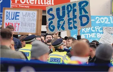  ?? FRANK AUGSTEIN/ASSOCIATED PRESS ?? Chelsea fans protest against Chelsea’s decision to be included among the clubs attempting to form a new European Super League before the English Premier League soccer match between Chelsea and Brighton and Hove Albion.