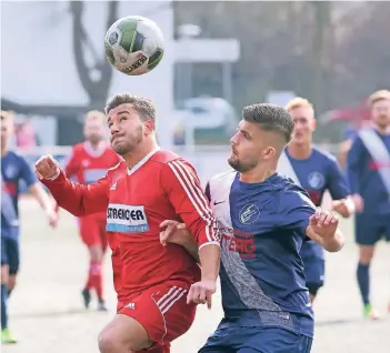  ?? RP-FOTO: ACHIM BLAZY ?? Baki Aydin (l.) gehört zu den besten Spielern der Heiligenha­user in dieser Saison.