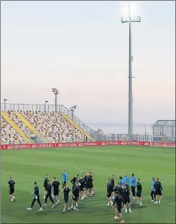  ??  ?? A PUERTA CERRADA. Los croatas se entrenaron en el Rijeka Stadium.