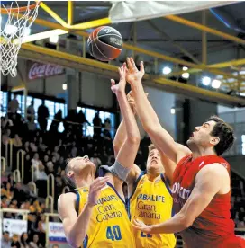  ??  ?? Fuenlabrad­a, donde juega el mexicano Francisco Cruz, cayó 86-66