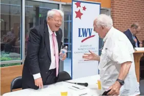  ?? SAUL YOUNG/NEWS SENTINEL ?? City of Knoxville Municipal Judge candidate John Rosson talks with an attendee of the League of Women Voters’ debate between the municipal judge candidates at Messiah Lutheran Church, July 24.