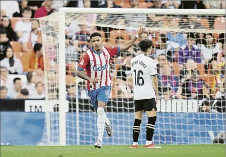  ?? FOTO: GETTY ?? Temporadón de Savinho El extremo brasileño ha marcado 11 goles y repartido 9 asistencia­s esta temporada