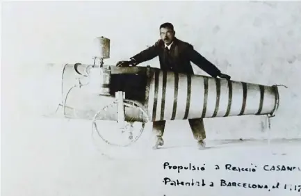  ?? LV ?? Ramon Casanova i Danés amb el pulsoreact­or que va construir el 1917