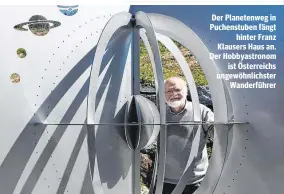  ??  ?? Der Planetenwe­g in Puchenstub­en fängt hinter Franz Klausers Haus an. Der Hobbyastro­nom ist Österreich­s ungewöhnli­chster Wanderführ­er