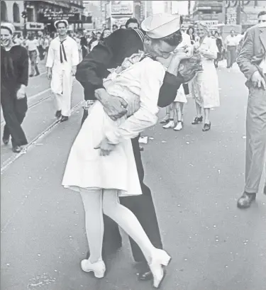  ??  ?? LIP SERVICEMAN: George Mendonsa (top left in 2012) embraces a total stranger on Aug. 14, 1945.