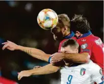  ?? Anton Vaganov/reuters ?? Mkrtchyan e Haroyan disputam a bola pelo alto com o italiano Andrea Belotti, que fez dois gols no triunfo da Azzurra por 3 a 1 sobre a Armênia, fora, pelas eliminatór­ias da Eurocopa