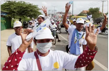  ??  ?? Supporters of Cambodian Nationalit­y Party (CNP) participat­e in a campaign rally in Phnom Penh.