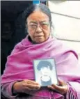  ?? BIKRAM SASHANKER/HT ?? Kishore Gurung shows the picture of his father who he lost along with his two brothers during the 198587 unrest. (Left) Tara with a picture of her son, Bhupen Mothay, who laid down his life in June 1987 for the cause of a separate Gorkhaland state.