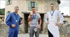  ?? (Photo J.A.) ?? Désormais titrés « Un des meilleurs apprentis de France », Baptiste Costa-Baccani, Ugo Lovisi et Alexis Giraud peuvent arborer avec fierté leur médaille départemen­tale obtenue, le  juin dernier, à l’occasion du e concours des meilleurs apprentis de...