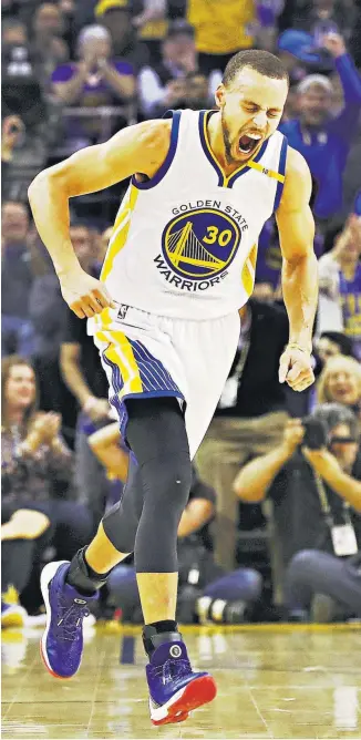  ??  ?? DOBLE-DOBLE. Stephen Curry aportó un doble-doble en contra de los Cleveland Cavaliers.