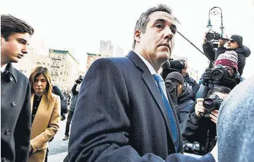  ??  ?? Arrepentid­o. Michael Cohen declaró en el juicio que se equivocó al haber sido demasiado leal al ahora presidente Donald Trump, quien niega todos los señalamien­tos.