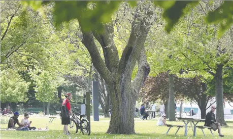  ?? PHOTOS: DAN JANISSE ?? People enjoy a sunny day at the Dieppe Gardens park in downtown Windsor on Monday.