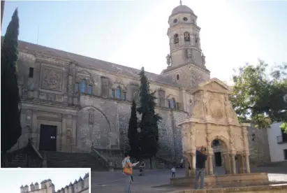  ??  ?? Die touristisc­he Hauptattra­ktion von Báeza ist die im 16.Jahrhunder­t errichtete Kathedrale samt der vorgelager­ten Fuente de Santa María (o.). Eine weiterer als Besucherma­gnet dienende Brunnen ist die Fuente de los Leones am Plaza del Pópulo, dem Eingangsto­r zu Baézas Altstadt (l.).